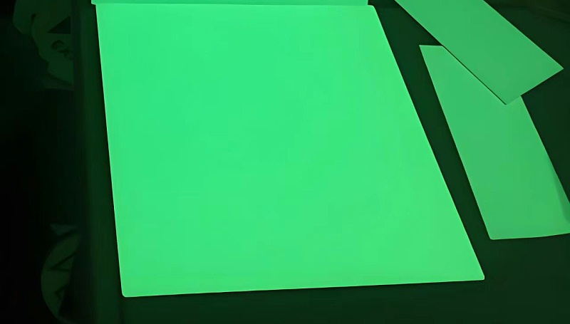 自發(fā)光彩涂板