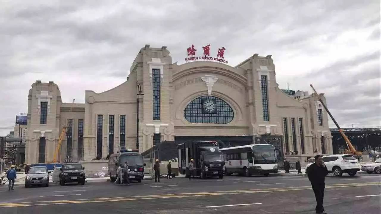 阿米納彩涂板應(yīng)用于哈爾濱火車站北站房工程