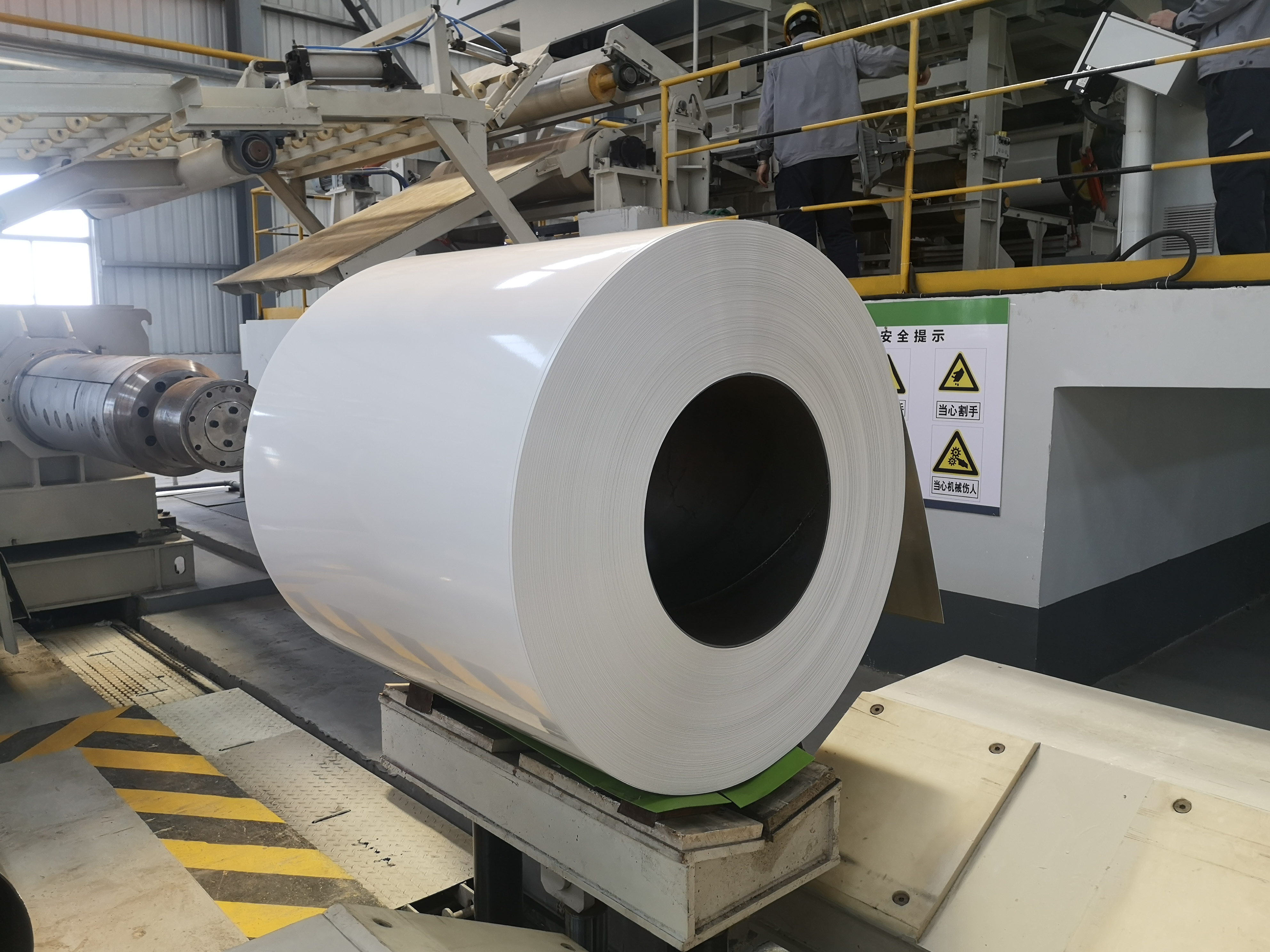 阿米納粉末彩涂板的優(yōu)劣勢(shì)是什么？